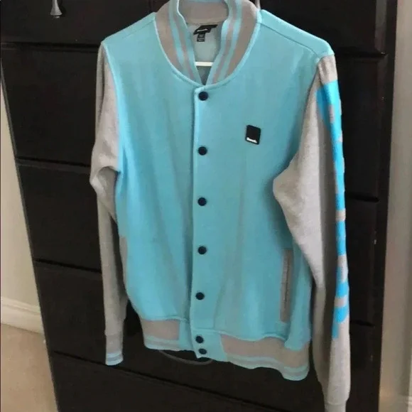 ⭐️🔥2 for $20 BENCH Varsity sweater🌟 - Picture 4 of 4